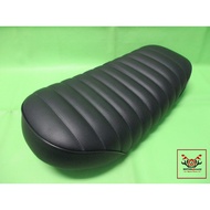 YAMAHA SR400 SR500 -- "BLACK" COMPLETE SEAT with STITCHING // BLACK Sewn with Curls Thread Rounded B