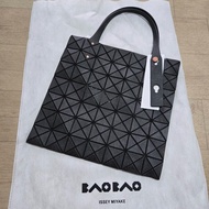Issey Miyake 三宅一生 BaoBao 基本款 黑色牛仔仿舊 7x7 肩背 手提包