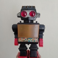 Mainan robot jadul. Robot Saturn