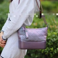 【96新 ✨ 全網最低價！】 Chanel香奈兒 限量款 人魚🧜🏻‍♀️ 紫色幻彩 流浪包 中號 牛皮（下單前先詢問庫存❗️）