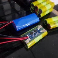 Khối pin 2S 4000mAH (74V Cạn - 84V Đầy). Được đóng từ 2 cell pin Lithium 18650 Mới. Có mạch bảo vệ 2