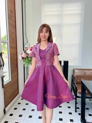 V18 เดรสผ้าไทยสีแดงไวน์ Detail แต่งกั้ก-ปกสูท ผ้าฝ้ายทอลายขอพระเทพสลับผ้าทอสีพื้น (กั๊กลาย-เดรสสีพื้