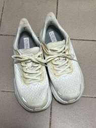 Hoka Clifton 8 白色運動鞋