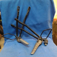 Aprilia RS125 Extrema 1994 - 1999 footrest set belakang / rear passenger footrest set genuine Aprili
