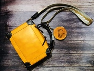 9吋植鞣牛皮側肩背小行李箱 真皮手縫  手提包(商品不含小零錢包)