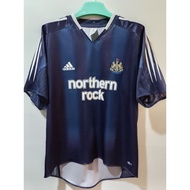 Vintage NEWCASTLE ( 󠁧󠁢󠁥󠁮󠁧󠁿 English Premier League ) 2004-2005 Away Soccer Jersey Jersey