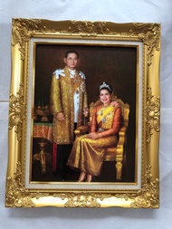 กรอบรูปหลุยส์รัชกาลที่ 9 คู่ราชินีนั่งเก้าอี้ กรอบรูปขนาด 21x26 นิ้ว ภาพมงคล เสริมฮวงจุ้ย ตกแต่งบ้าน ของขวัญ ของที่ระลึก