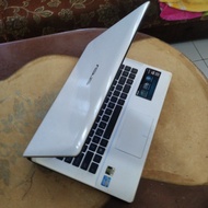 Laptop Asus Core i7, Ram 8Gb, HDD 500Gb, warna putih