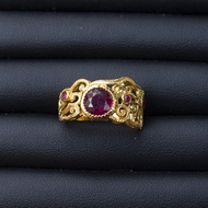 แหวนพลอยทับทิม(Natural Ruby) สีชมพูแดงสวยมาก เรือนเงินแท้ 92.5% ชุบทอง ประดับข้างพลอยทับทิม ไซส์นิ้ว 55 หรือเบอร์ 7US