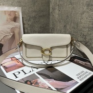 COACH Tabby 26 白色走珠珠鏈經典c信封包