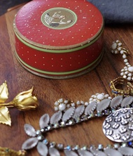 老雜貨古董摩登復古仕女蜜粉盒 擺飾 紅白點點 裝飾品 W22