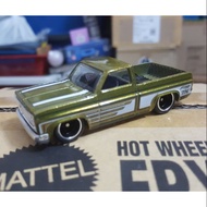 Hotwheels Super Treasure Hunt '83 Chevy Silverado (Gold) rivet loose *STH *$TH *rubber tires *classi