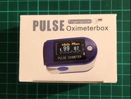 [ 抗疫齊心,加倍安心 ] PULSE Oximeter Box                                     (血氧計/血氧儀)                                                                                                                                ⚠️懇請留意描述及清楚交收地點才出價！