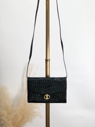 【日本直送 名牌中古包】CELINE 賽琳 經典 Triomphe 壓鱷魚紋 牛皮 復古斜挎包 黑色 vintage