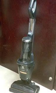 Electrolux Pure F9 無線吸塵機 設計獨特 價可議