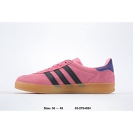 Kasut sukan Adidas Gazelle untuk kegunaan dalaman, kasut rendah dari siri latihan Gazelle.