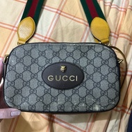 Gucci虎頭斜背包