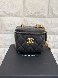 12/2 門市現貨｜Chanel 23P 愛心調節扣 小盒子 Mini Vanity 黑金 荔枝皮 小廢包😍情人節禮物🎁精選💗