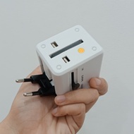 UNIVERSAL TRAVEL ADAPTOR+USB