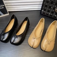 Pleated Split-Toe Shoes - Fashionable Design with Elevated Sole