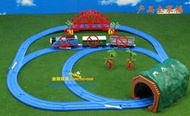 湯瑪士小火車 1火車+1車廂+山洞+橋樑 超值組合（相容於藍色TOMY軌道）