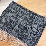 【全🆕】 LOEWE Anagram scarf羊絨羊毛刺繍圍巾頸巾女款 深灰色