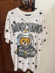 二手衣服 🩷 MOSCHINO 太空熊 星星 精品 一線 圖案 白色 棉質 長版 白踢 白T 短袖 T恤