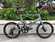 🤝🙏 消光灰色 2025 全新款 JAVA CL2 7速 桶軸碟剎碳前叉20吋451 鋁合金小輪徑車 送水架前後蛙燈叮叮