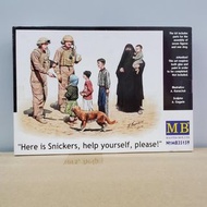 全新絕版 Master Box MB35159 (2014年)-1/35-美國陸軍向伊拉克孩童派發巧克力棒 / Here is Snickers Help Yourself Please (08/05