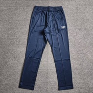 กางเกงขายาวทรงตรงสำหรับผู้ชาย Reebok ทรงหลวม กระเป๋าซิป สีน้ำเงิน โลโก้ Reebok สีสันสดใส ทรงหลวม ทรง