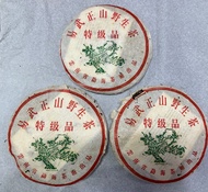 高價求♻ 普洱茶餅 生茶 陳年老茶 普洱茶 茶餅 茶磚 沱茶 易武正山野生茶特级品 綠大樹 易武正山野生茶特级品(灰绳) 大小2易武正山野生茶特级品 金色韻象餅茶 五彩孔雀餅茶 銀大益普洱茶 金大益普