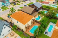 Super near Beach Cozy 4 plex Pool Sleep Many