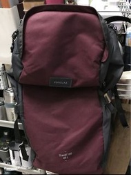 迪卡儂FORCLAZ travel100 40L 登山健行防盜防潑水背包 二手(少用！只背5次內！扣具拉鏈都正常）此袋只 只能使用郵局掛號包裹寄送