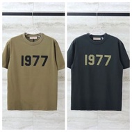 FOG ESSENTIALS 2024最新款1977植絨字母短袖T恤（香港現貨）