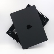 Macbook Case Black Logo เคสแมคบุ๊ค ดำทึบ เจาะโลโก้ เนื้อด้าน Air13 / Pro13 / M1 / M2 / M3 / Pro14/ Pro16 / 1466 / Air15 (THพร้อมส่ง ในไทย)