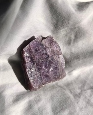 小山型 紫雲母 紫鋰雲母 原石 礦標 擺設 水晶原礦 crystal