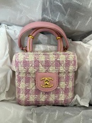 全新3月購入 Chanel 23S 手柄粉色毛呢化妝盒包