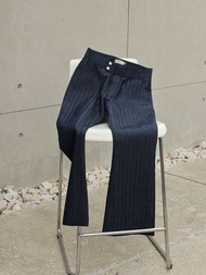 LUNE WHITE TOP AND MERRIK NAVY PANTS