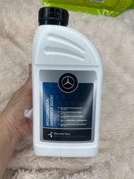 น้ำยาหม้อน้ำเบนซ์สีชมพูBENZ น้ำยาหม้อน้ำ น้ำยาหล่อเย็น ( Coolant ) ชนิดเข้มข้น ขนาด 1 ลิตร น้ำสีชมพู