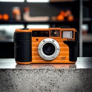 135底片 Konica 現場監督 28ECO 特殊橘色 底片相機 菲林 整體八成新 f3.5光圈 28mm 評定B級。