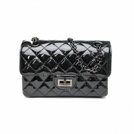 CHANEL 2.55口蓋包迷你黑色漆皮晶片開黑扣肩背包