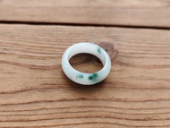 【親翠】天然翡翠 冰牛奶底飄綠花手指鐲12號戒圈