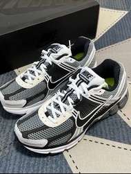 Nike Air Zoom Vomero 5 SE SP 圓頭舒適