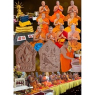 Phra Khun Paen Ner Phong WahnLang Yant Nok Salika Leaw Lang
草药粉料 坤平佛牌 后金舌鸟回头经咒