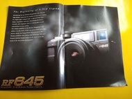 1996年Bronica RF645 原廠 24頁  120 film 6x4.5cm 中片幅 Rangefinder RF 連動測距/ 旁軸相機,  機身鏡頭配件 “英文版”宣傳目錄 Catalogue 。  此罕有目錄內包括有 Zenzanon RF 可以替換日本原廠 45mm  f4,  標準鏡 65mm f4,   135mm f4.5 鏡頭， 示範作品和光學圖表，鏡頭資料表。 還附有機身配件，附加觀景器等等， 這部有如 Leica M 萊卡 M 連動測距相機,  只不過相對大部和機身稍為重