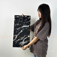 bộ 50 tấm xốp pvc dán tường kích thước 60x30 cm mặt sau có sẵn keo