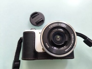 Sony A5000 無反相機連kit 16-50  鏡頭，皮套。