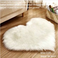 Heart model Fleece Carpet Size 30x40 cm Polyester material Soft material Suitable For Place In The Bedroom tv Room Carpet Easy To Clean According To The Picture