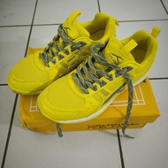 Hundred Raze yellow Badminton Shoes Size 41