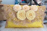 clutch pesta brokat kebaya kuning krem